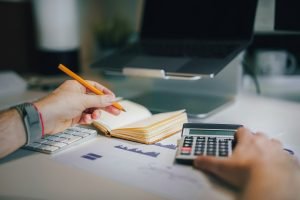 Come scegliere il consulente finanziario giusto per te: la guida completa